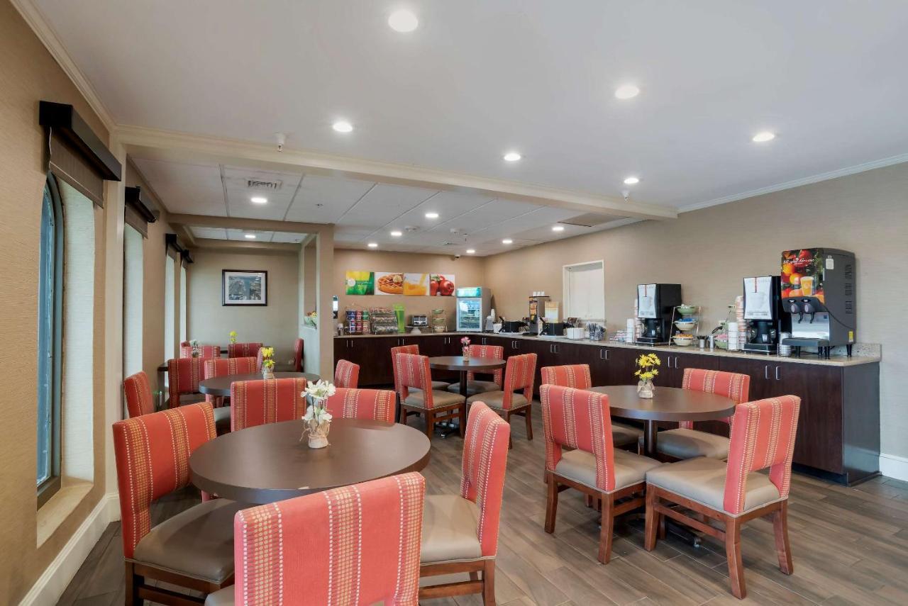 Quality Inn & Suites Oceanblock Ocean City Exterior photo
