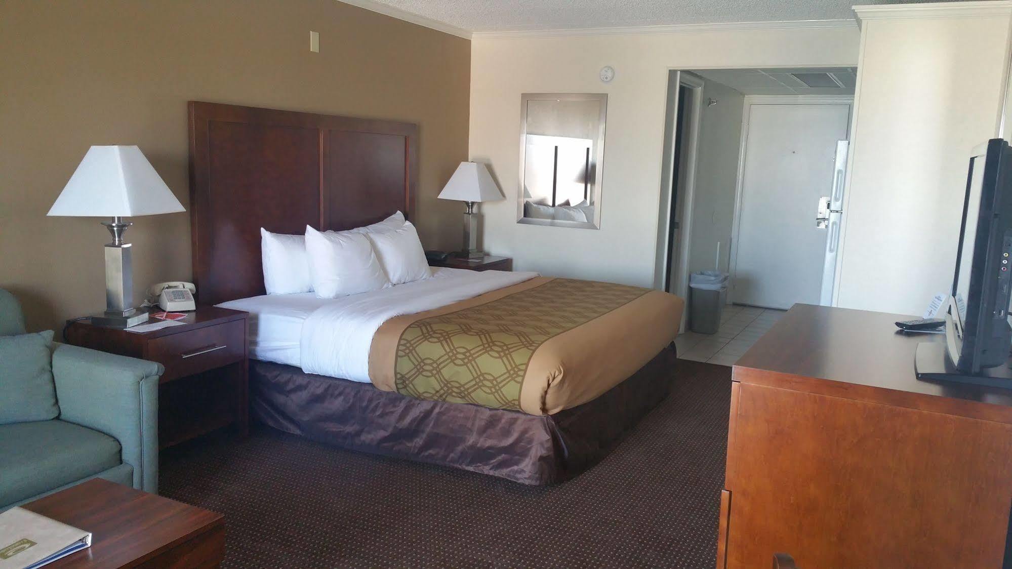 Quality Inn & Suites Oceanblock Ocean City Exterior photo